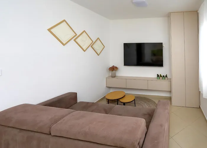 Nina Apartman *