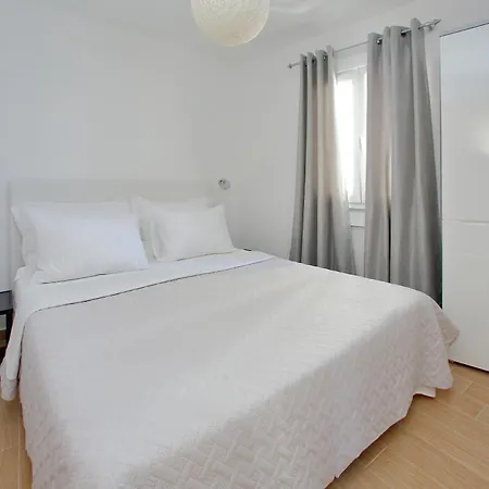 Nina Apartman Bibinje